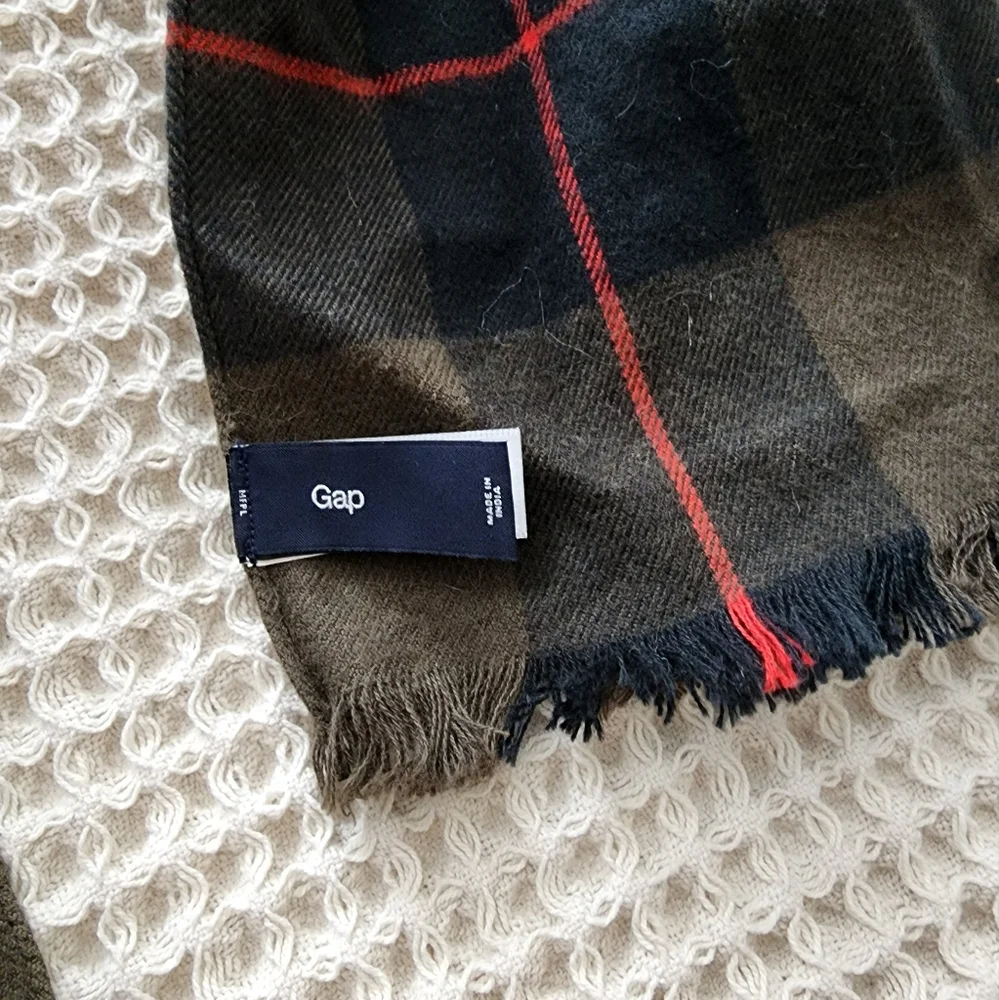 Scarf / Wrap - Picture 2 of 2